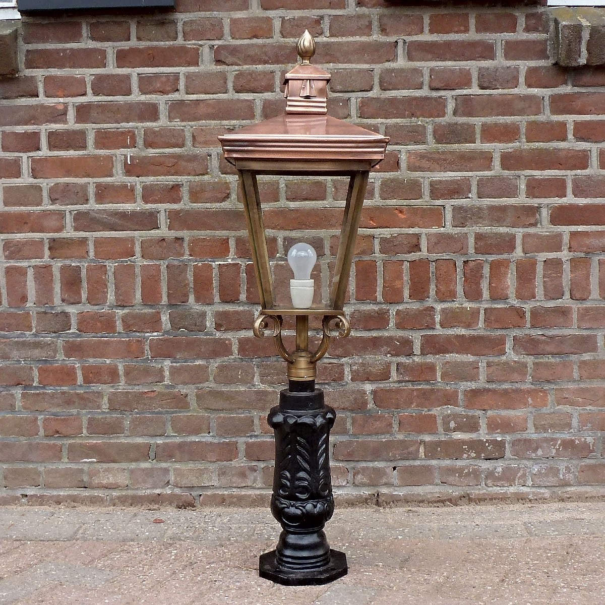E11. Plantdeco + lanterne cuivre carré 70. 110 cm