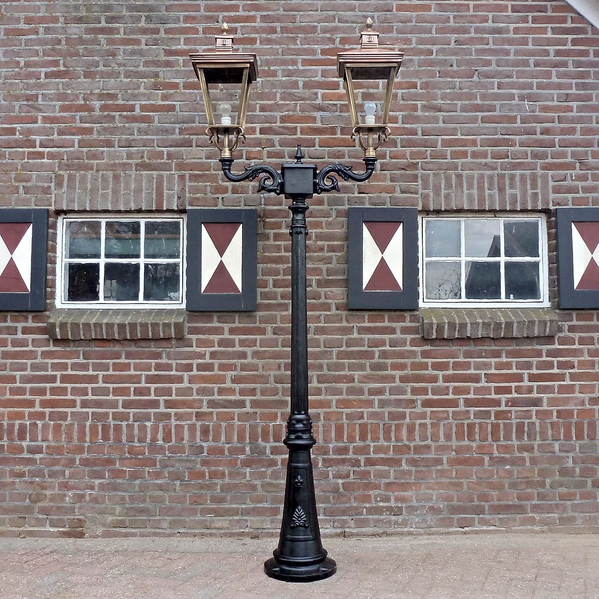 E185. Rotterdam + Potence 2 branches + lanterne cuivre carré 70. 266 cm