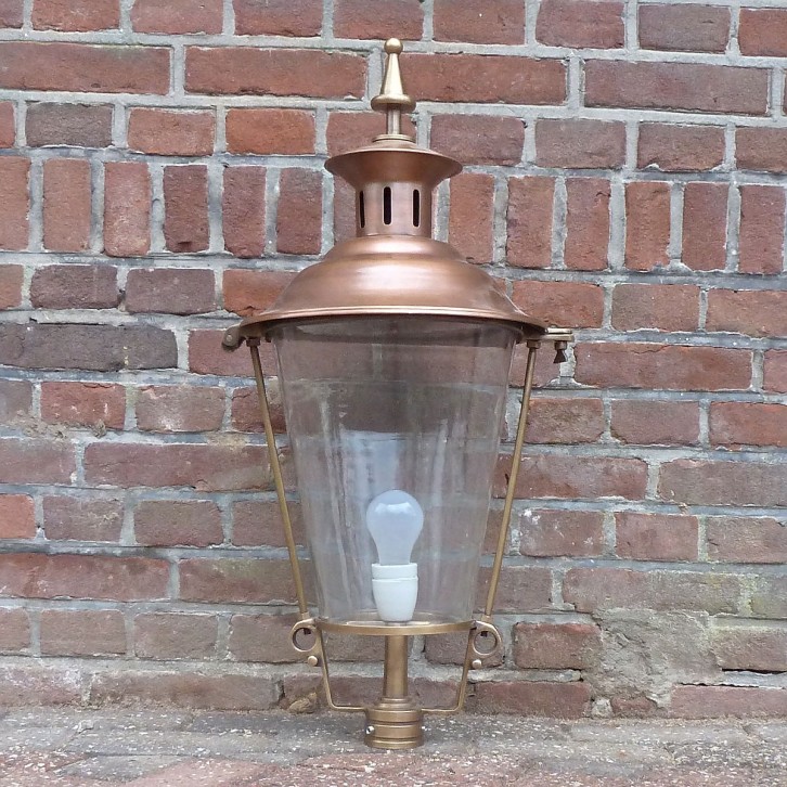 E196. Lanterne en cuivre rond 70 cm. 70 cm