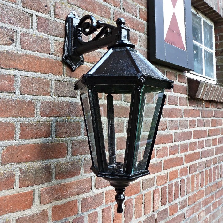E236. Crosse droite petite + lanterne hexagonal petit. 64 cm