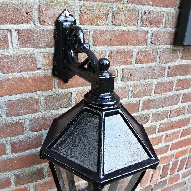E236. Crosse droite petite + lanterne hexagonal petit. 64 cm