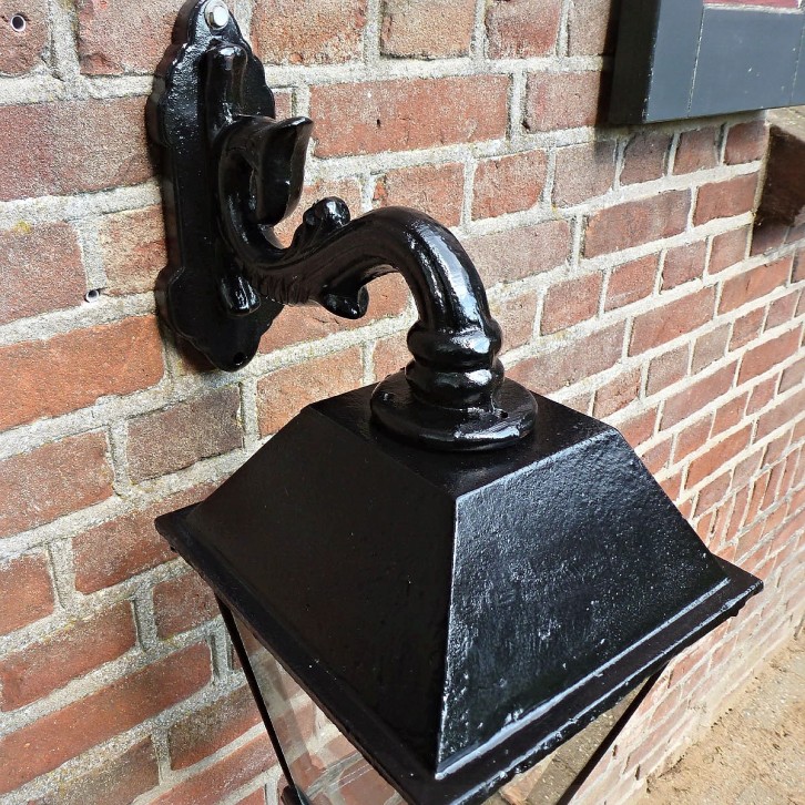 E237. Crosse en S petite + lanterne carré petit. 59 cm