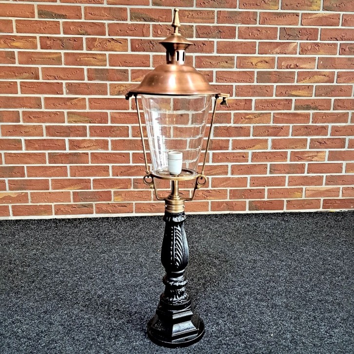 E280. Lelie mini + lanterne cuivre rond 60. 102 cm